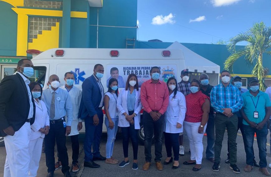 Hospital Rodolfo de la cruz Lora recibe donación de ambulancia.