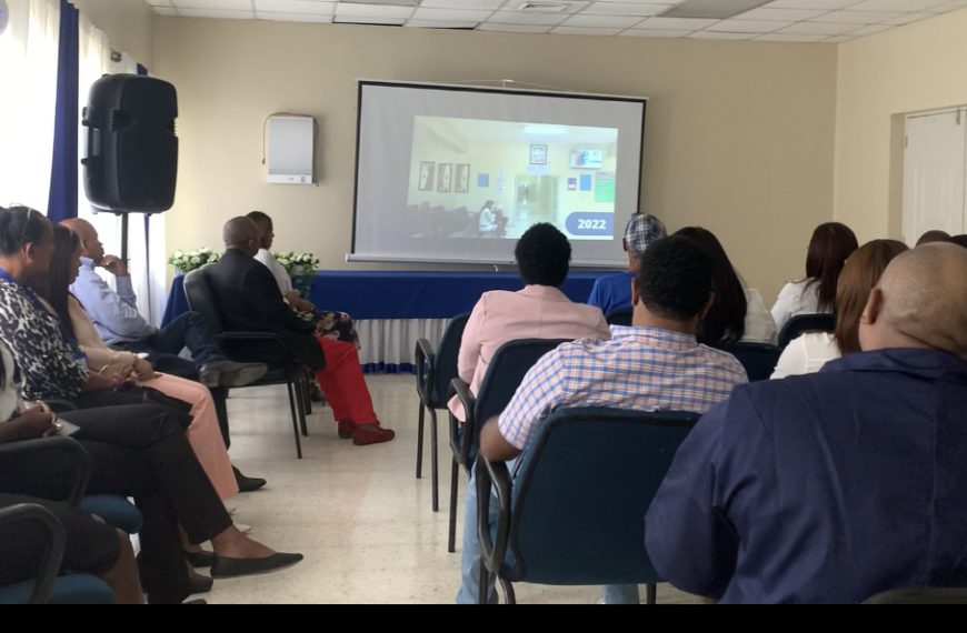 Hospital Rodolfo celebra su 12 aniversario, devela galería y reconoce colaboradores