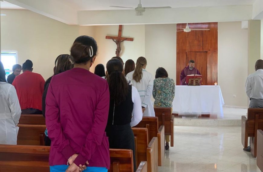 Hospital Rodolfo celebra misa de acción de gracias por reapertura de todos sus servicios