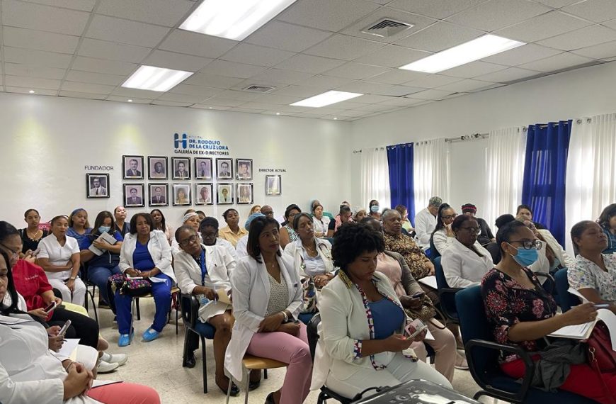 Personal de salud del Hospital Rodolfo socializa guía sobre manejo de cólera