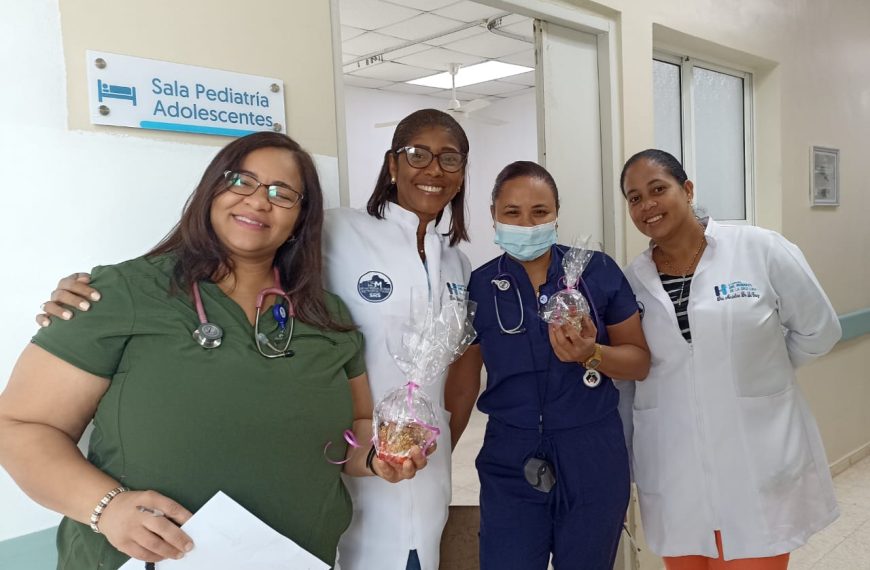 Hospital Rodolfo felicita a los médicos en su día.