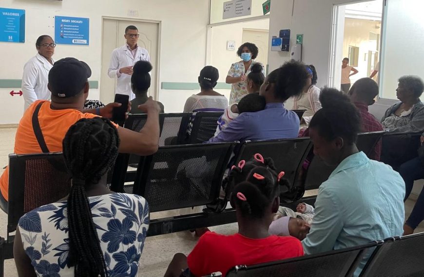 Especialistas del hospital Rodolfo imparten charla sobre dengue