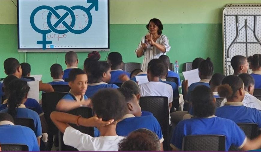 Especialista del Hospital Rodolfo imparten charla-taller en escuela de Pedro Brand