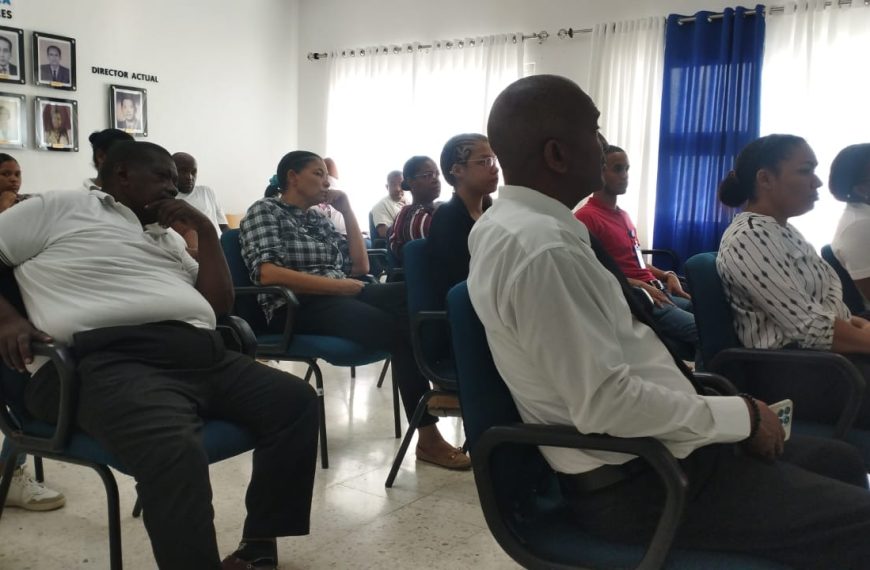 Personal del Hospital Rodolfo participa en taller sobre Manejo de extintores