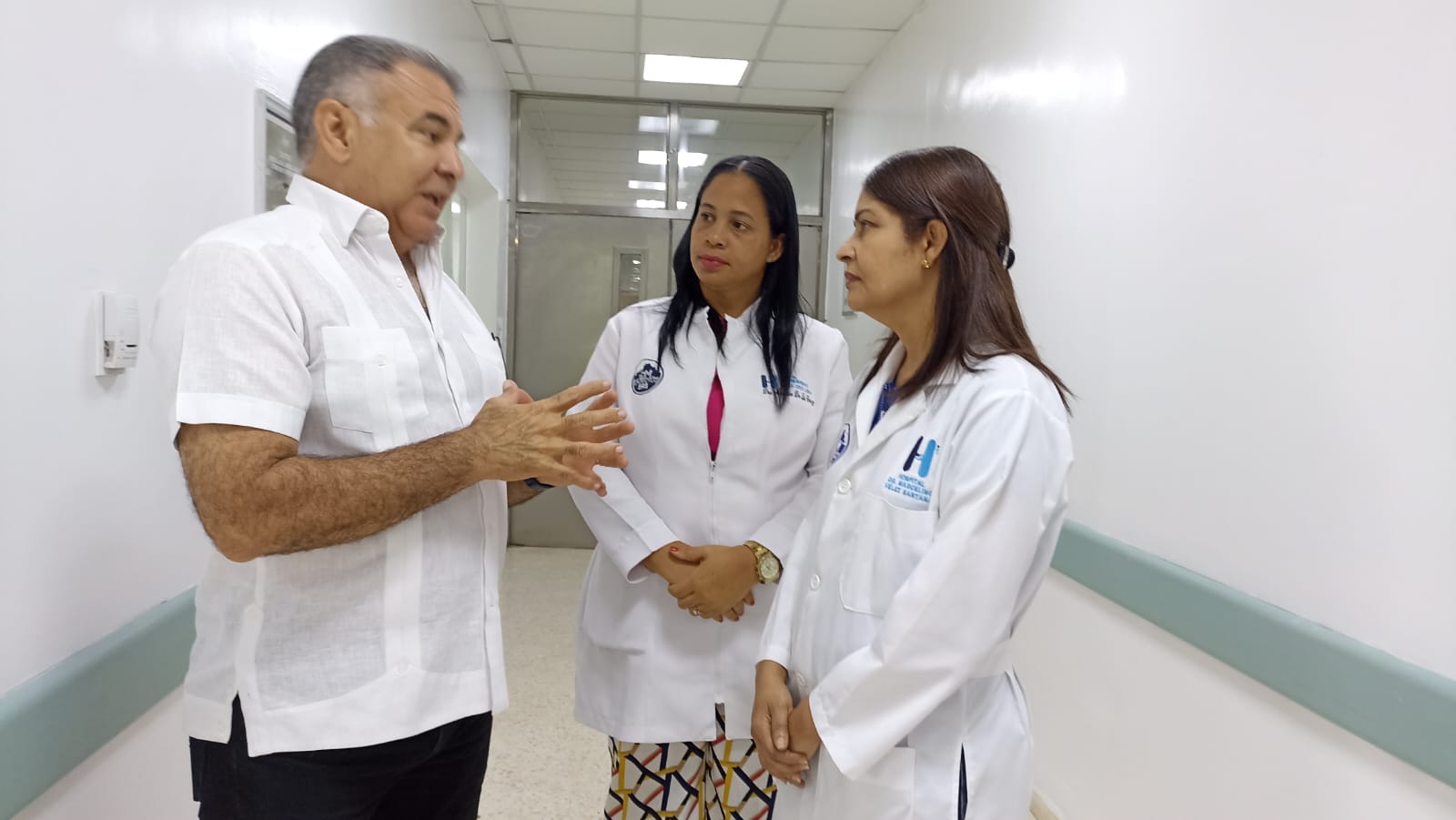 En este momento estás viendo El Hospital Rodolfo recibe visita del Doctor Martin Ortiz.