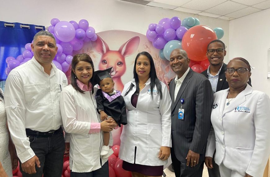 Hospital Rodolfo celebra primera graduación del “Programa Mamá Canguro”