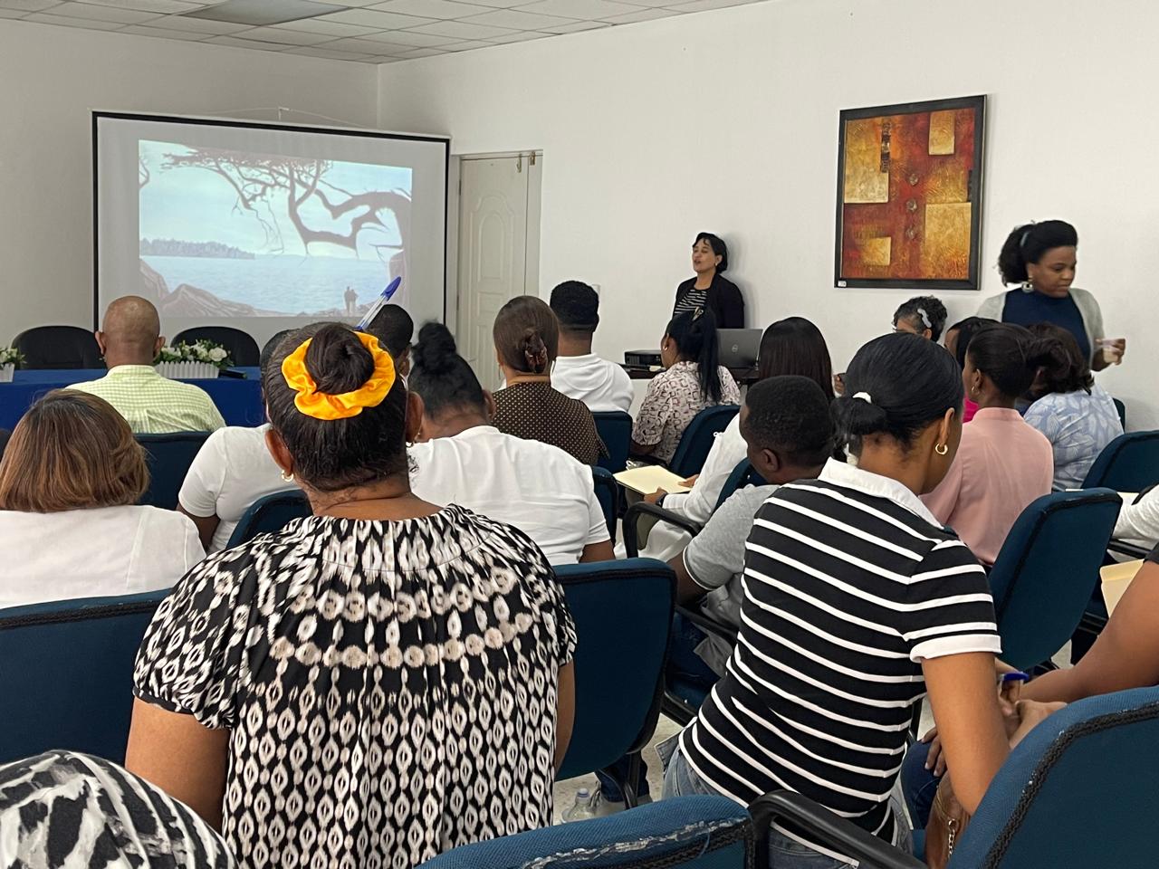 En este momento estás viendo Personal de salud y administrativo del Rodolfo participa en taller sobre género