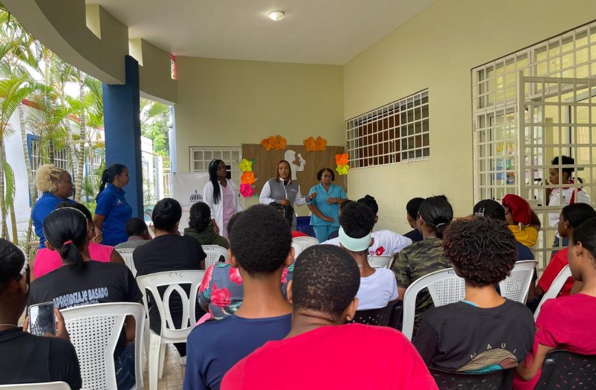 HRDLCL imparte charla con personas adolescentes del CTC de Pedro Brand