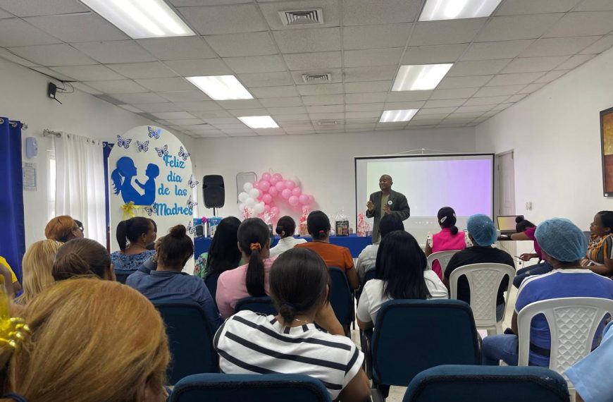 Hospital Rodolfo de la Cruz Lora celebra el Mes de las Madres junto a sus colaboradoras