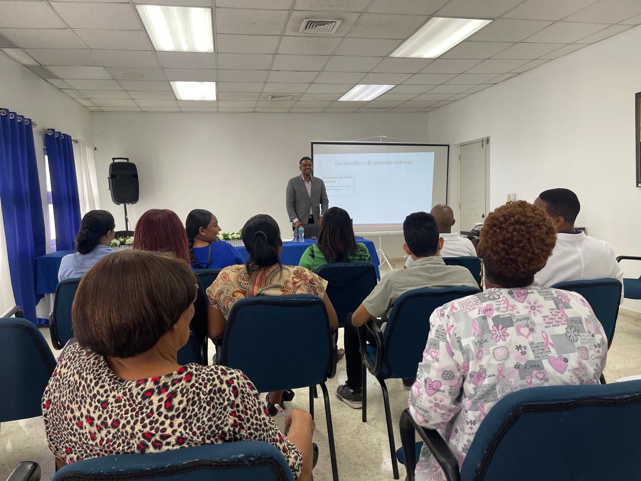 Lee más sobre el artículo Participantes del curso-taller de oratoria del Hospital Rodolfo destacan su impacto transformador