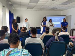 Lee más sobre el artículo Unidad de Adolescentes del HRDLCL imparte charla “Conócete a ti mismo” con dinámicas interactivas