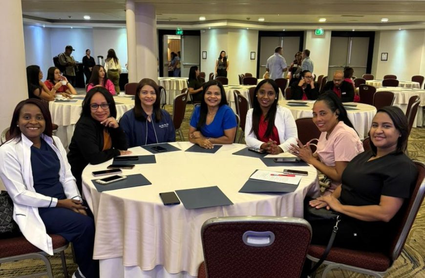 Personal de la UCIN del hospital Rodolfo participa en los Diálogos Neonatales 2025