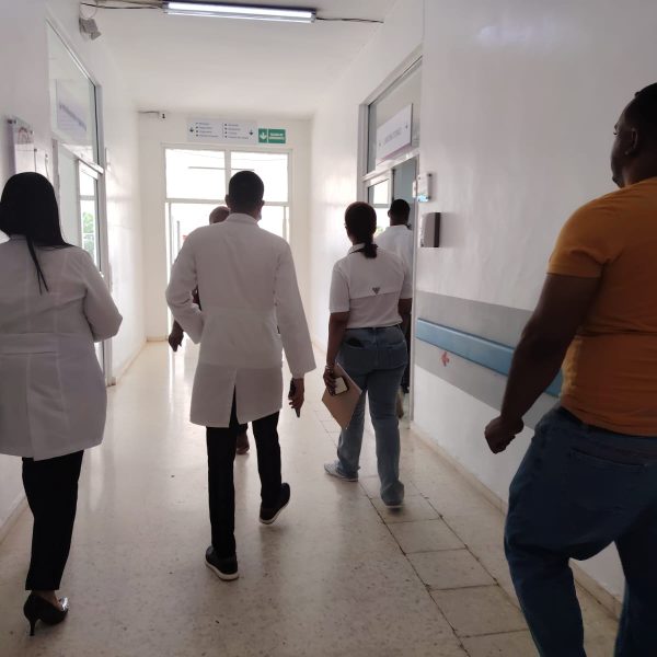 Hospital Rodolfo recibe visita de la coordinadora de auditor&iacute;a m&eacute;dica del SNS