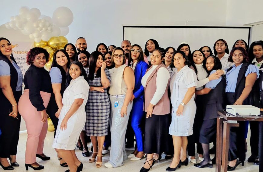 Estudiantes de Enfermer&iacute;a presentan trabajos de investigaci&oacute;n en el HRDLCL