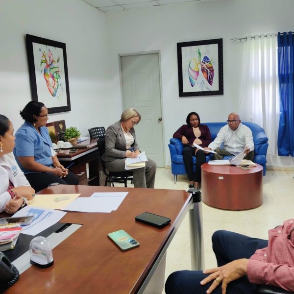 Comit&eacute; de Compras del Hospital Rodolfo revisa procesos y buenas pr&aacute;cticas