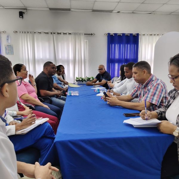 Comit&eacute;s de calidad y farmacovigilancia se re&uacute;nen para fortalecer atenci&oacute;n hospitalaria