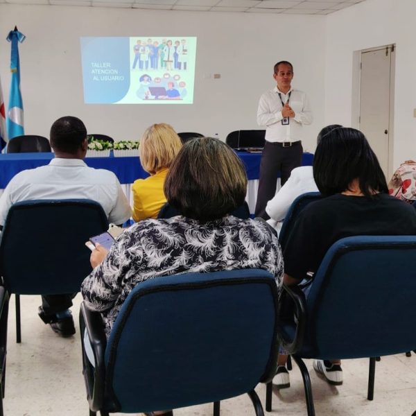 Hospital Dr. Rodolfo de la Cruz Lora imparte curso-taller sobre Atenci&oacute;n al Usuario